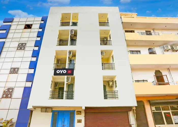 Super Hotel O Near Uttam Nagar East Metro